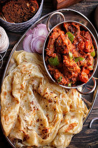 Tawa Chicken Gravy With Lachha Paratha ( 2 Pcs )