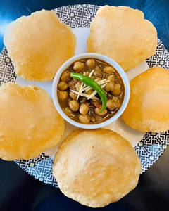 Dal poori [5 pieces] with ghugni [250 ml]