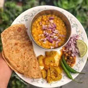 Aloo paratha [2 pieces]with ghugni [250 ml]