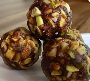 Dry fruit ladoo