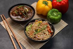 Gravy Manchurian & Vegetable Noodles