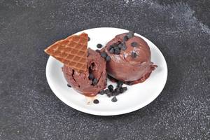 Dark Chocolate Fudge And Nuts Gelato Sundae