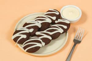 Dark & White Indulgence Mini Pancakes [8 Pieces]