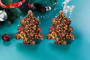 Tree-shaped Plum Cake Celebration Pack