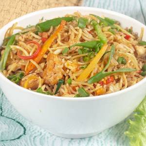 Chicken Hakka Noodles (White )