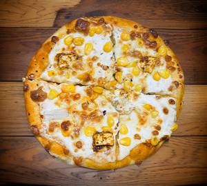Cheese corn paneer pizza