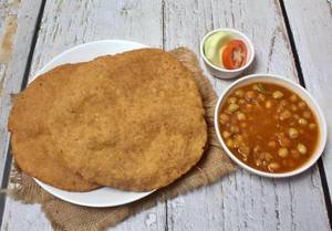 2 Bedmi Poori With Chole