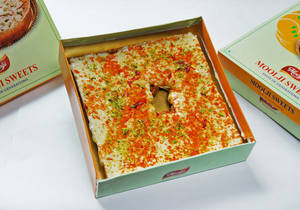Square Rabri Ghewar [Small, 700 G]