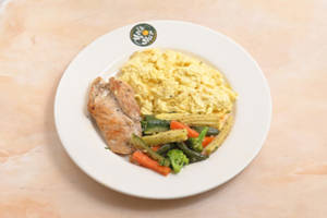 2 Eggs (Boiled/scrambled) + Lemon Vinaigrette Chicken + Tossed Veggies