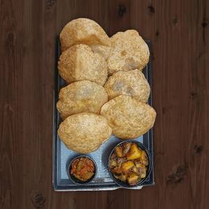 Sukha Aalu Sabji With Puri 7 Pieces