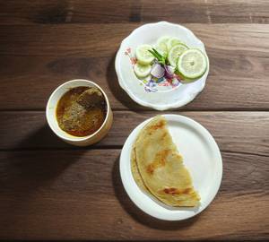 1 Laccha Paratha With Chicken Curry (2 Pieces)