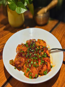 FRIED PAN TOSSED - Cheesy Veg Momos