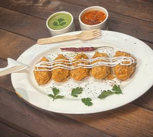 Gravy Veg Momos [10 Pcs]