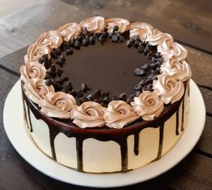 Choco Chips Chocolate Cake