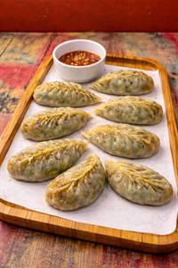 STEAMED - Palak Paneer Momos