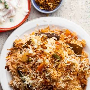 Vegetable Pulao- Mix Raita Combo