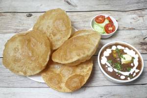No Onion Garlic Dal Makhani [250 grams] With 4 Poori Combo