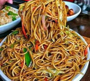 Veg garlic manchurian noodles