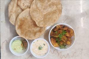 Achari Jeera Aloo With 4 Poori