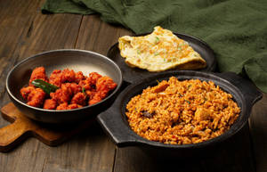 Kozhi Vada Satti Soru Served With Omelette And Chicken 65