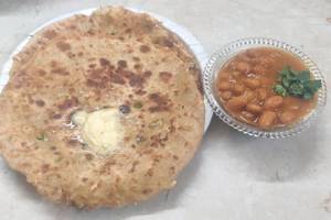 No Onion Garlic Makhani Rajma With Paratha Combo