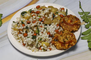 Sabudana Vada [4 Pieces] With Sabudana Khichdi