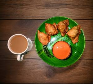 Samosa with tea