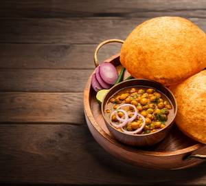 Chole Bhature (Combo)
