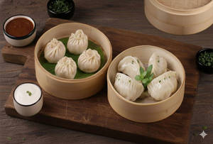 Veg Momos (4 Pcs) + Chicken Momos (4 Pcs)