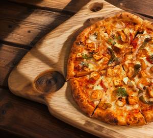 Tandoori paneer pizza