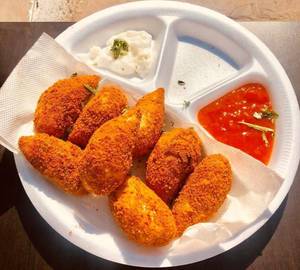 Fried Soyabean Momos [6 Pieces]