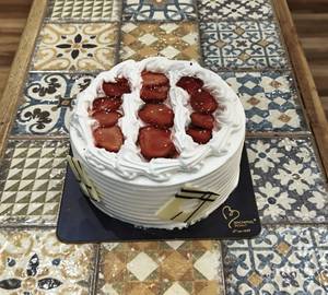 1/2 kg Fresh Strawberry Cake 