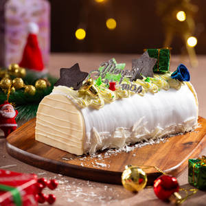 CHRISTMAS PINEAPPLE YULE LOG CAKE