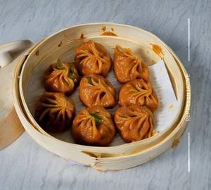 Chicken gravy momos