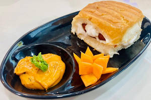 Spicy Cheese Delight Vada Pav