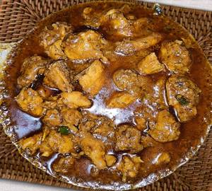 Desi Style Chicken Curry.               (4 Pieces)