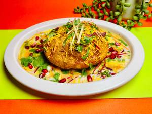 Pyaaz Kachori Dahi Chaat (1pc)