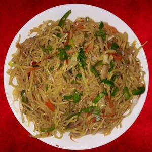 Veg Hakka Noodles (500 Ml)