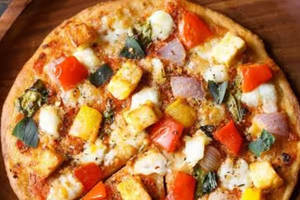 Onion paneer pizza