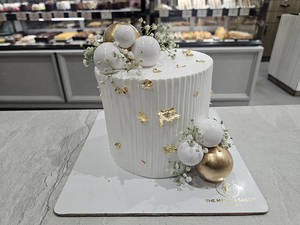 WHITE ICING CAKE (pineapple)