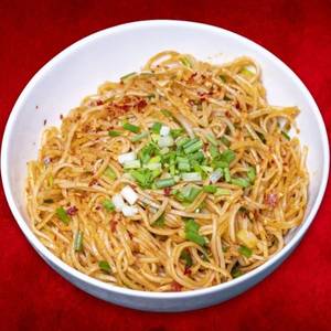 Chilli Garlic Veg Noodles (500 Ml)