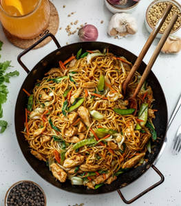 Chicken Chilli Garlic Noodle (650 Gm)