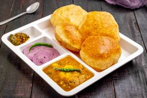 Poori 5 Pic Sabji + Dahi Vada                                      