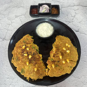 Sweet Corn Tomato Onion Capsicum Besan Chilla (2 Pcs)