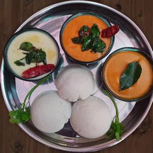 Idli(3) With Kurma