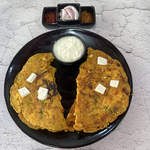 Paneer Tomato Onion Capsicum Besan Chilla (2 Pcs)