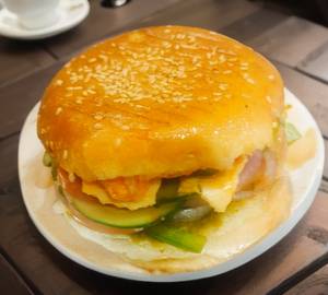 Cheese and  onion burger