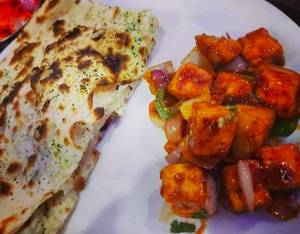 Paneer Chilli Dry(16Pc.) With Butter Naan(4Pc.)