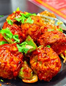 Chilli Chicken Momos (8 Pcs)