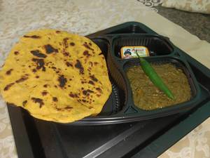 2 Makki di roti and sarso da saag sa